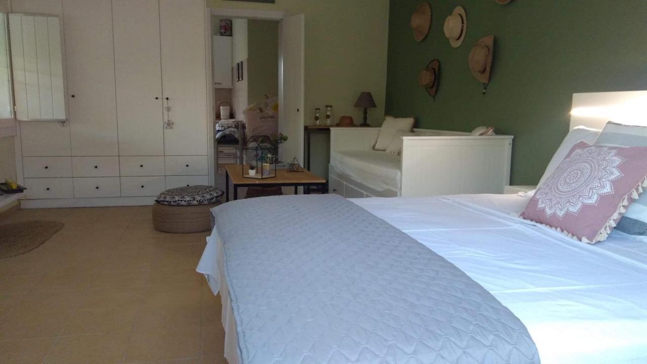 Olive Garden Guest House Kyparissia Exteriör bild